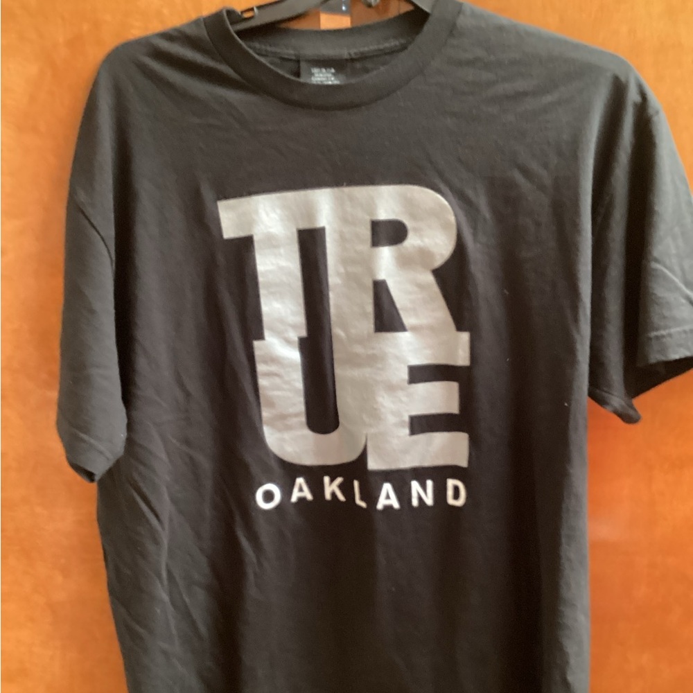 Oakland True Black T-Shirt. 100% cotton. 386